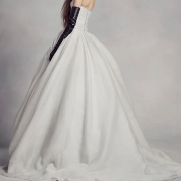 Vera Wang Organza Luxury Ballgown - Picture 1 of 2